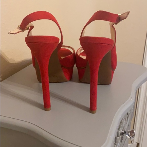 Red suede shoes - Picture 2 of 4